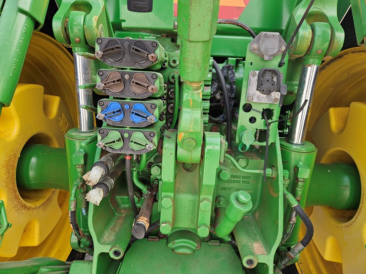 2013-john-deere-8310r-image-11