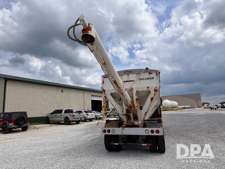 2000-peterbilt-379-image-9