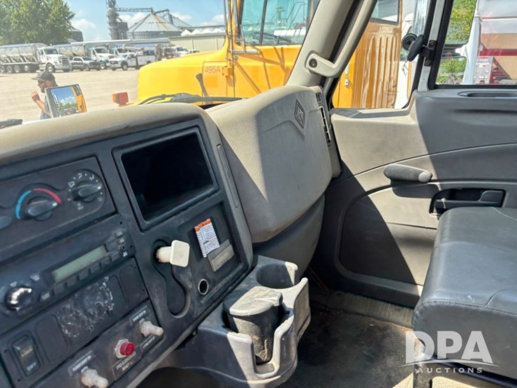 2012-international-durastar-4400-image-44