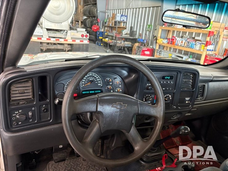 2003-chevrolet-3500-image-15
