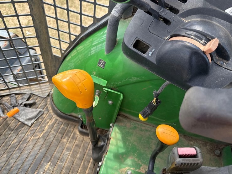 2015-john-deere-5100m-image-23