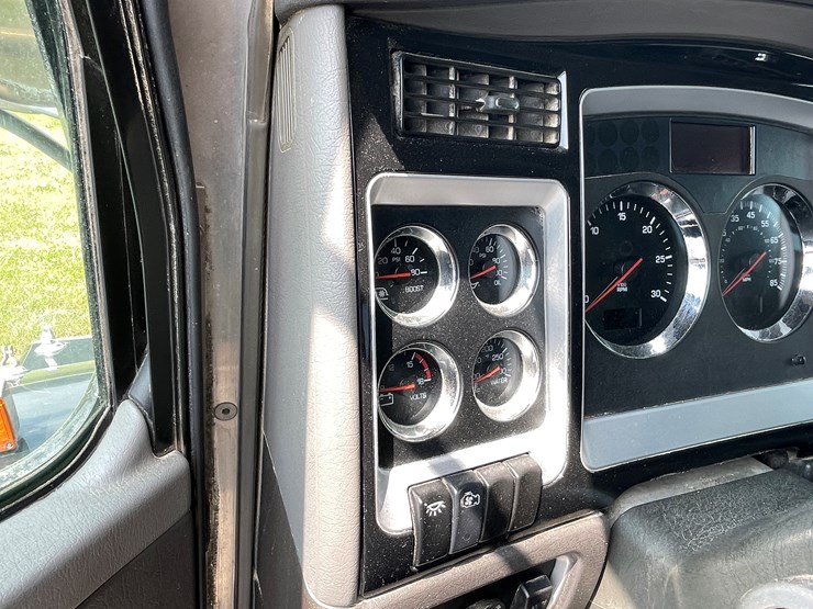 2012-kenworth-t800-image-71