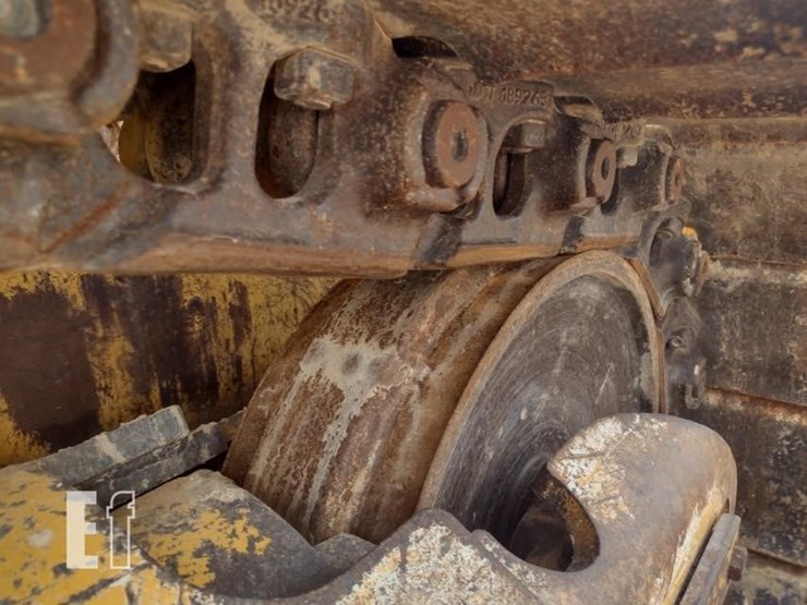 2011-deere-850k-image-36