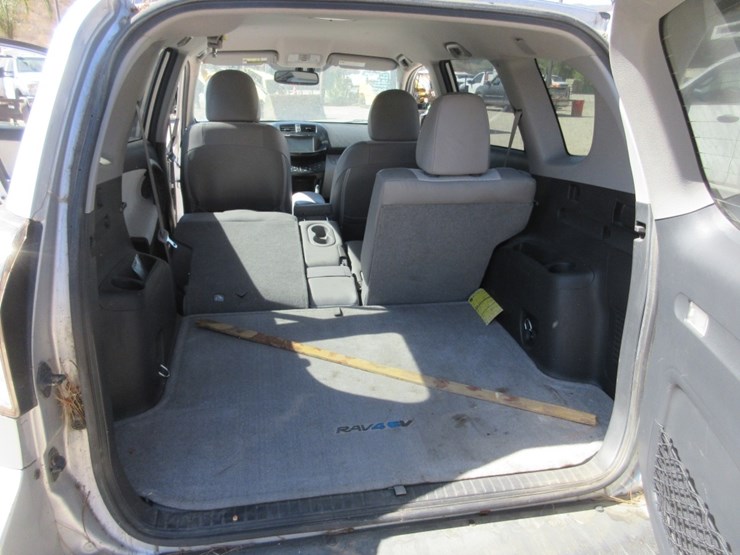 2014-toyota-rav4-image-9