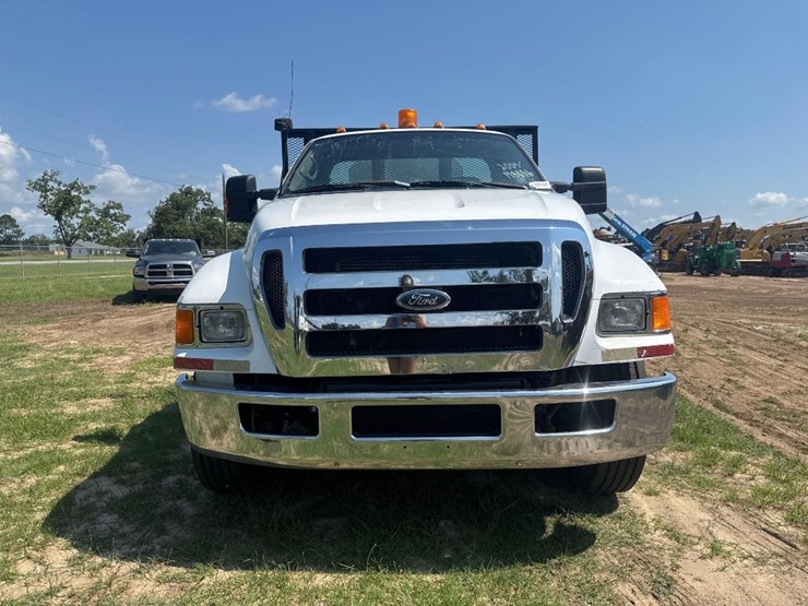 2005-ford-f650-image-3