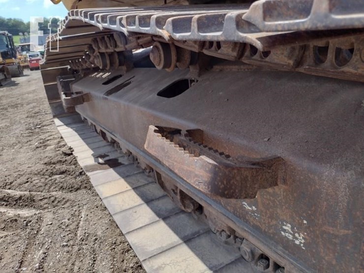 2011-komatsu-pc228us-lc-8-image-35