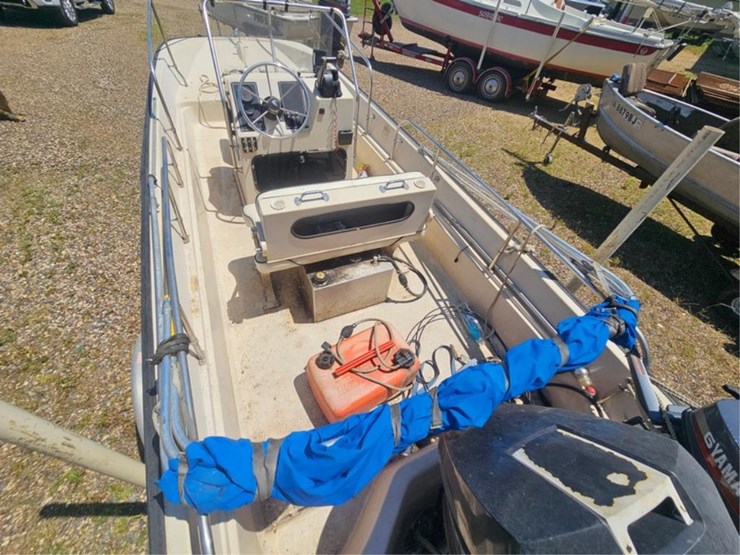 #2545-•-boston-whaler-montauk-17-fiberglass-boat-image-17