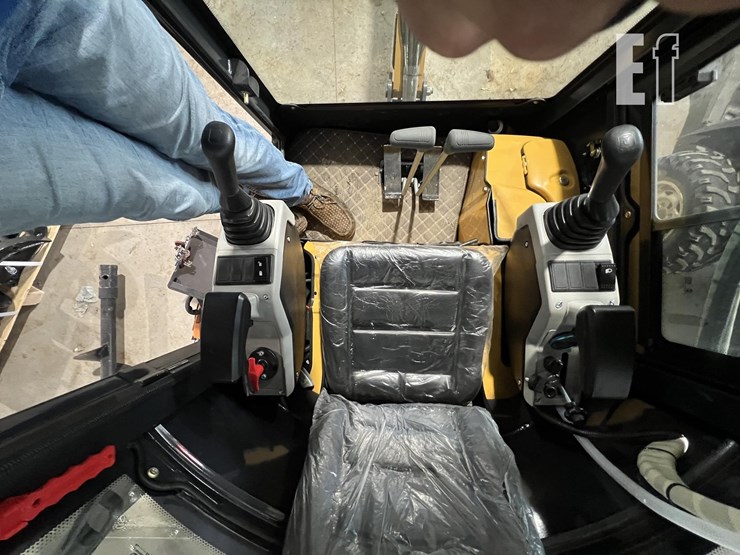 2024-agt-mini-excavator-1178-image-11