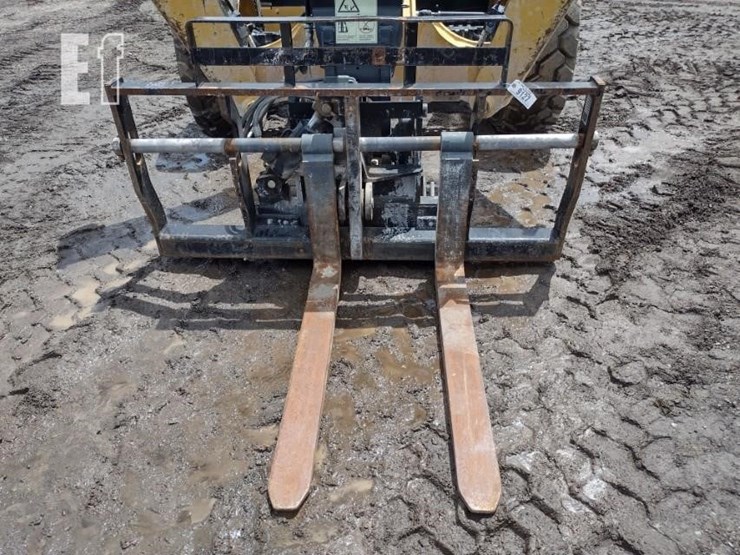 2021-caterpillar-tl1055-image-14