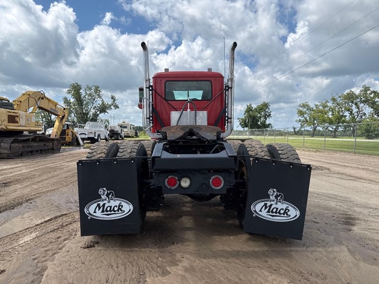 2012-mack-chu613-day-cab-flat-top-road-tractor-image-7
