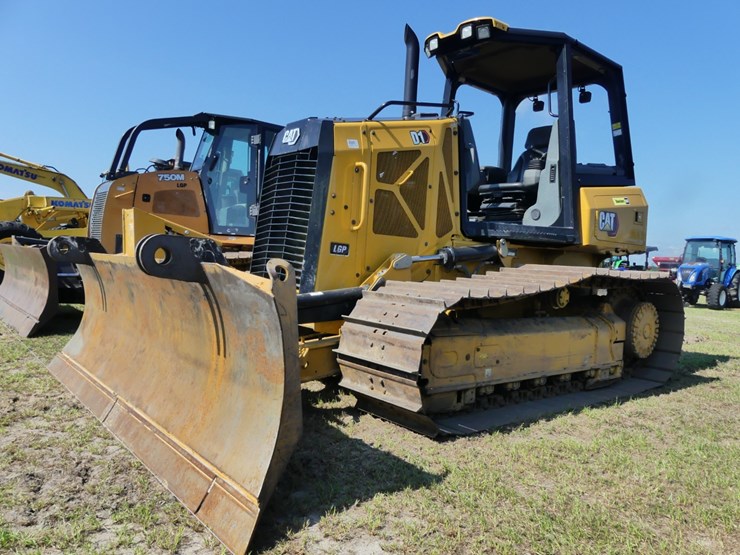 2020-caterpillar-d1-image-2