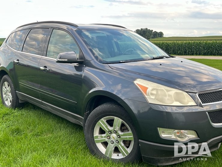 2011-traverse-lt-suv-(mn1058)-image-7