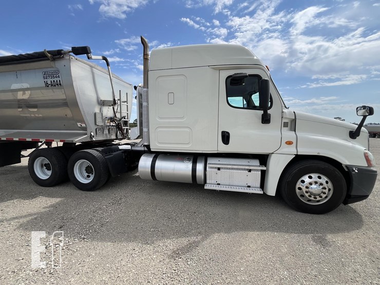 2014-freightliner-cascadia-125-image-34