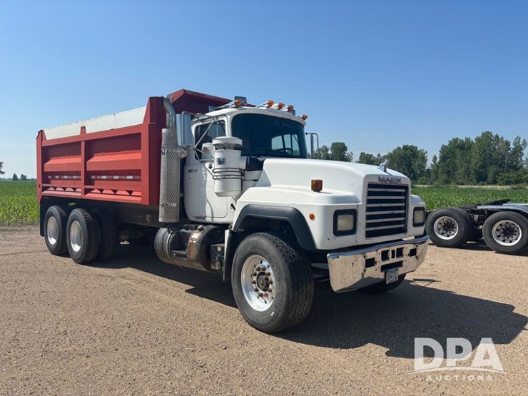 1995-mack-rd690s-image-1