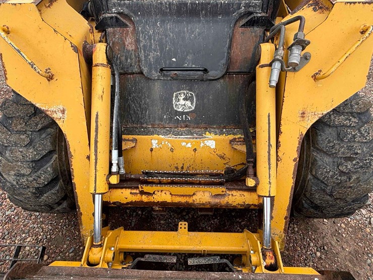 2007-deere-328-image-17