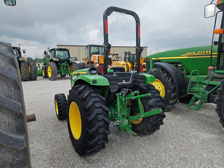 2021-john-deere-4044m-image-10