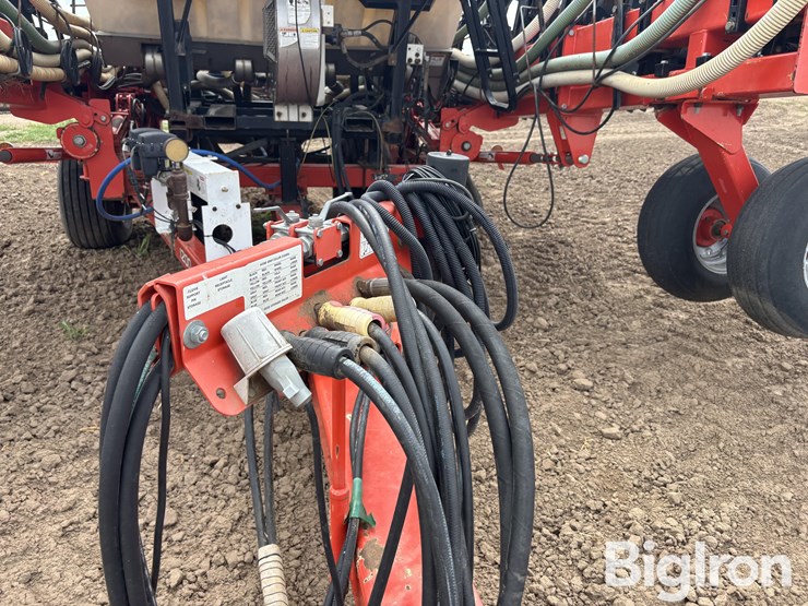 2014-kuhn-gladiator-1200-16r30-strip-till-machine-image-12