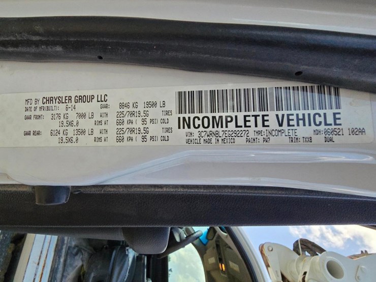 2014-dodge-ram-5500-image-25