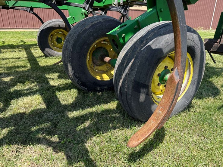 2011-john-deere-2410-image-40