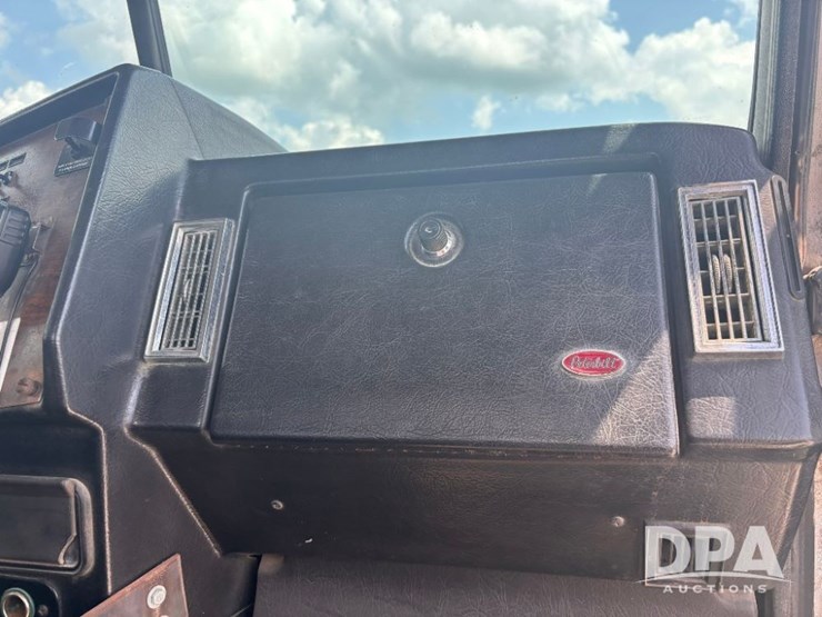 2000-peterbilt-357-image-73