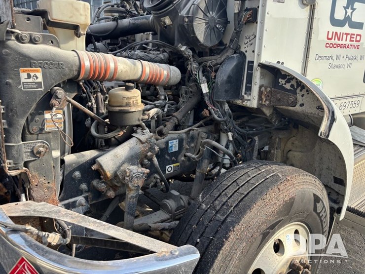 2013-peterbilt-337-image-33