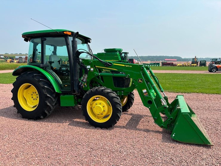 2020-john-deere-5075e-image-3