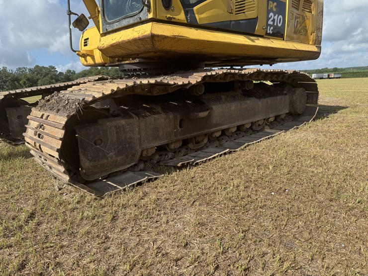 2015-komatsu-pc210-lc-image-12