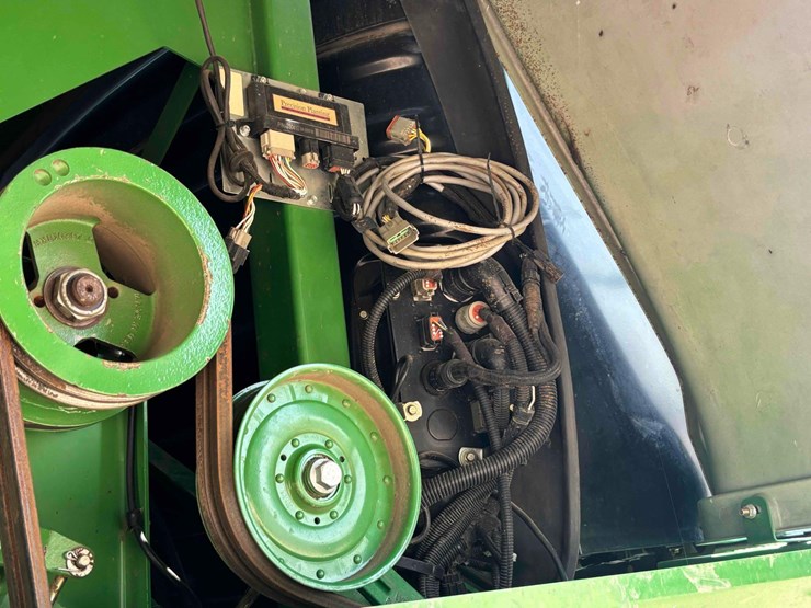 2013-john-deere-s680-image-25