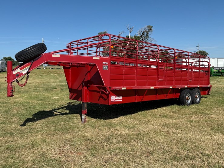#18-•-2015-ww-livestock-trailer-image-1