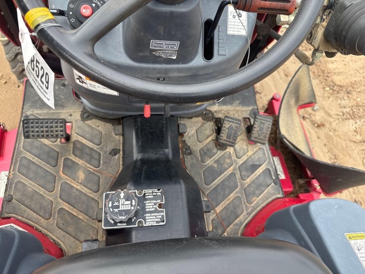 mahindra-emax-25-image-21