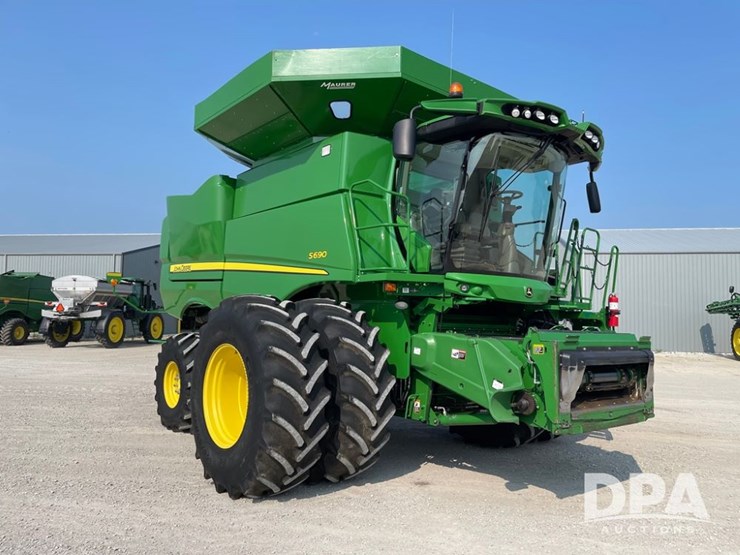 2016-john-deere-s690-image-32