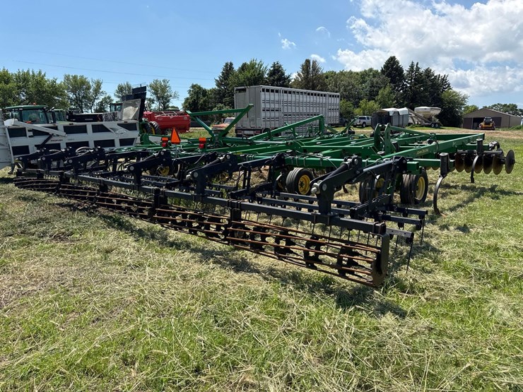 john-deere-2310-image-4