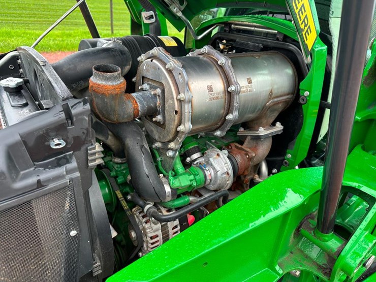 2018-john-deere-4052r-image-37