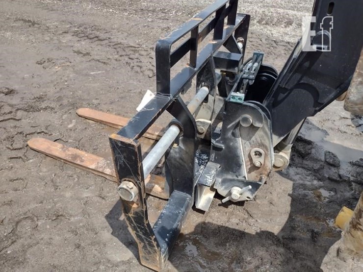 2021-caterpillar-tl1055-image-18