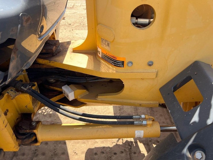 2018-deere-204l-image-26