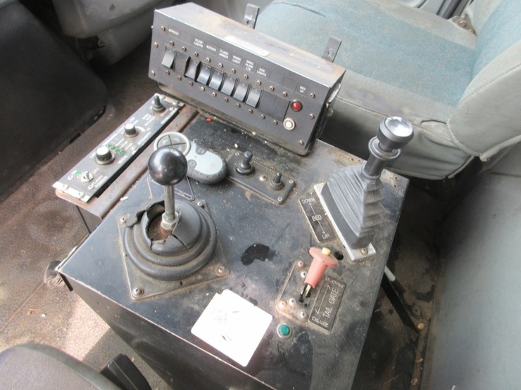 2003-international-7400-image-10