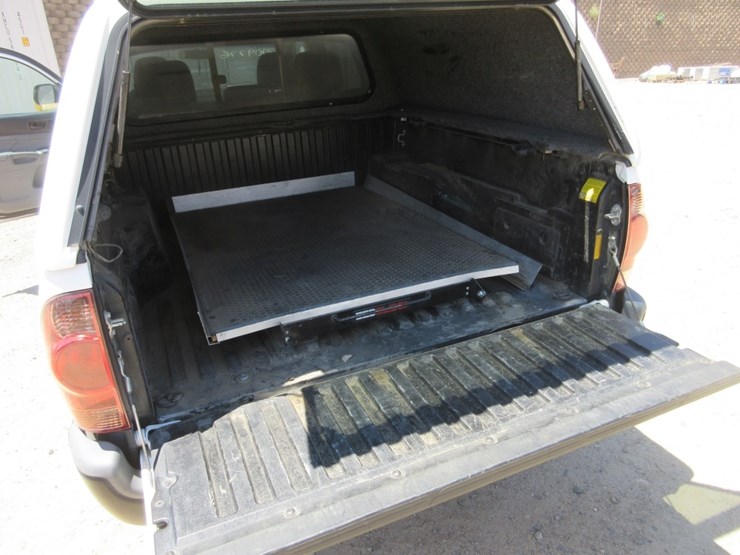 2013-toyota-tacoma-image-13