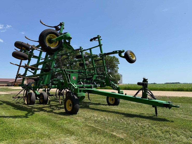 2011-john-deere-2410-image-2