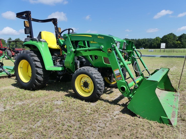john-deere-3025e-image-1