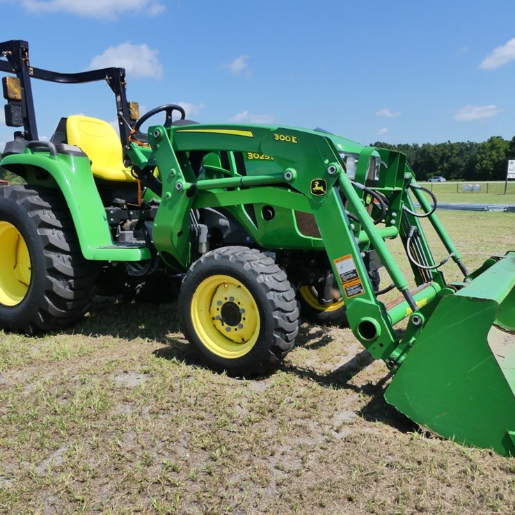 JOHN DEERE 3025E