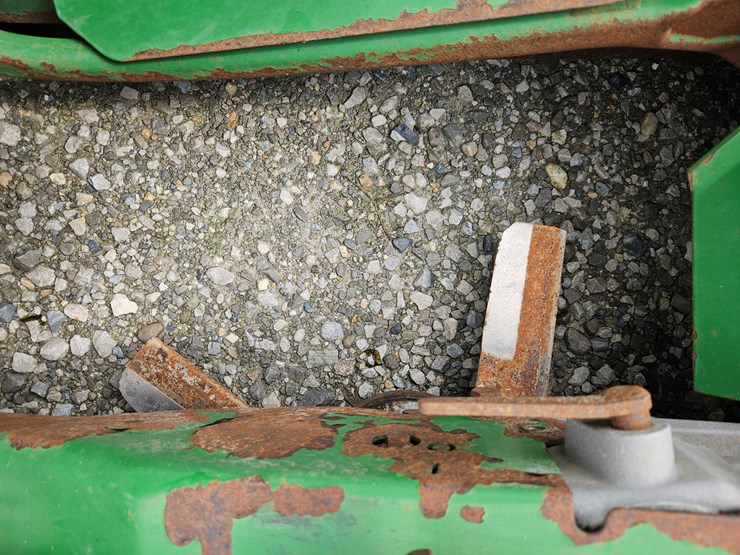 2011-john-deere-608c-image-3