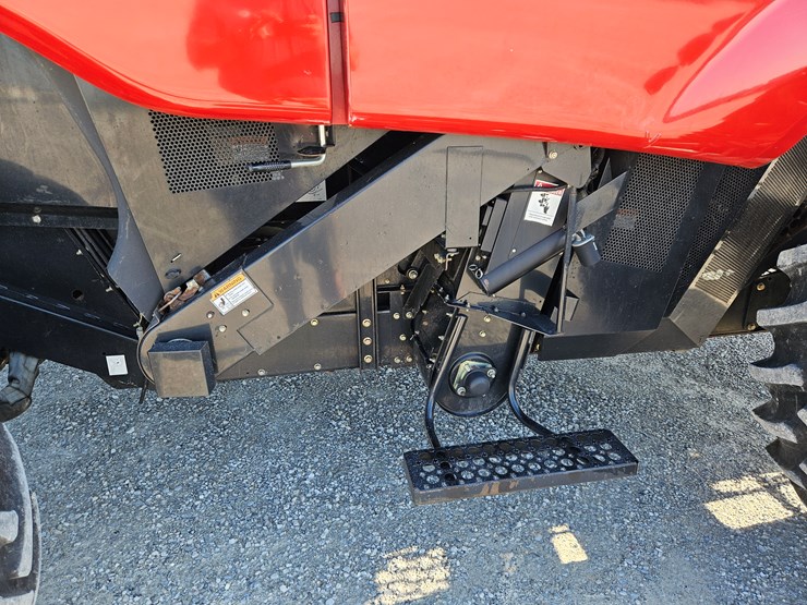 2009-case-ih-6088-image-24