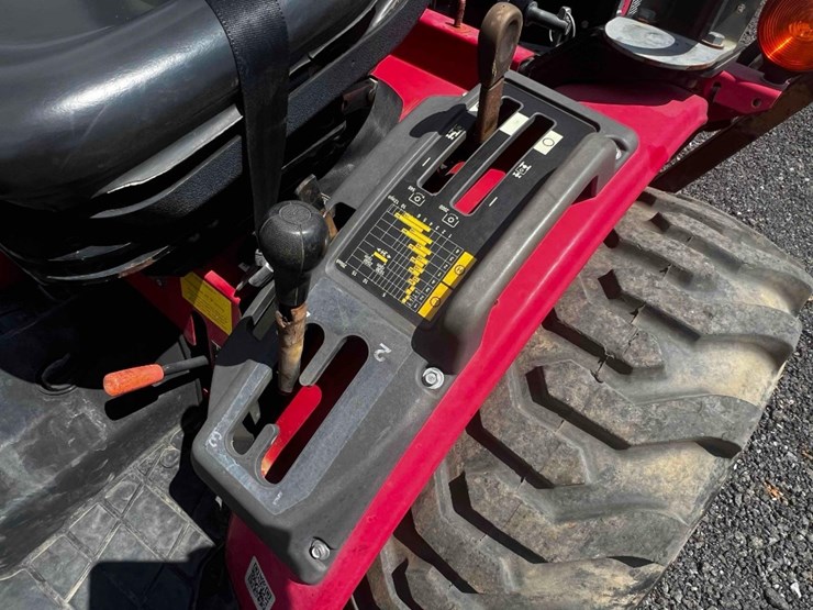 2017-mahindra-max26xl-tractor-image-15