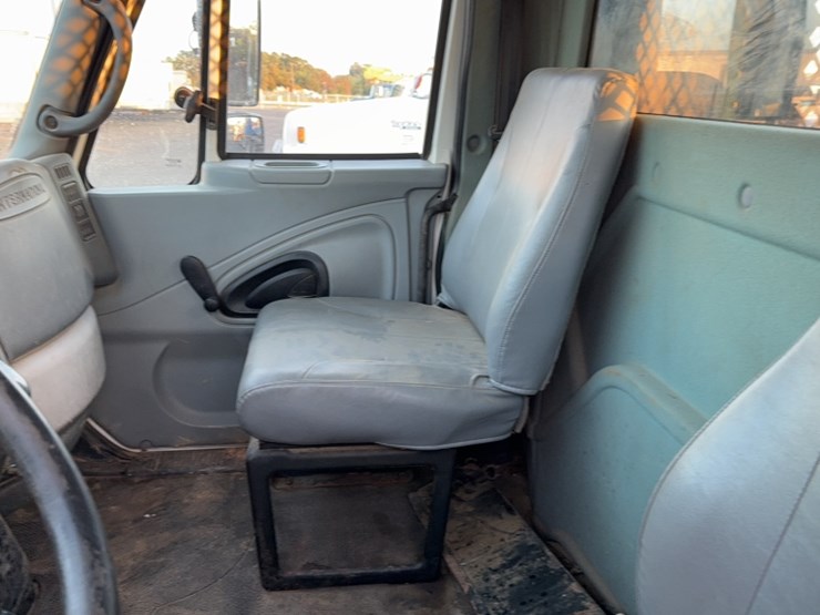 2004-international-durastar-4300-image-16