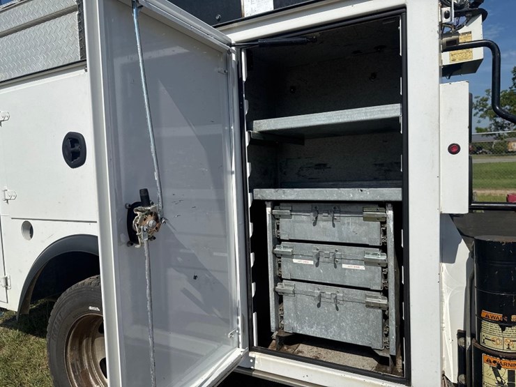 2017-dodge-ram-5500-image-28