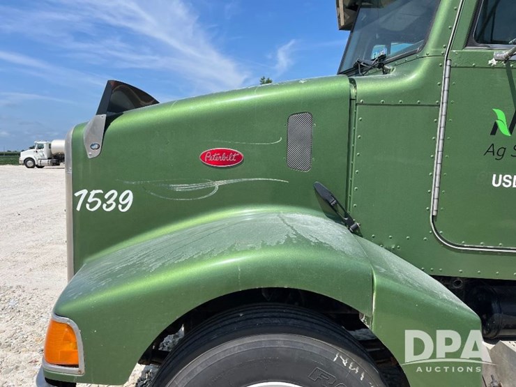 1999-peterbilt-385-image-19