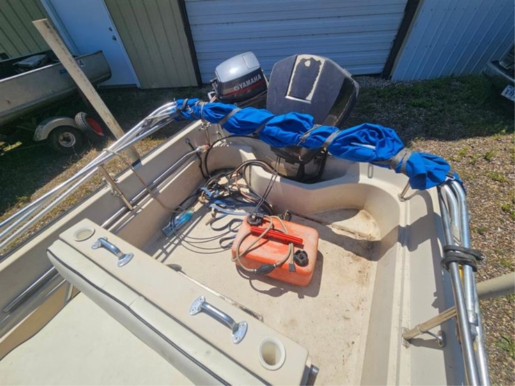 #2545-•-boston-whaler-montauk-17-fiberglass-boat-image-28