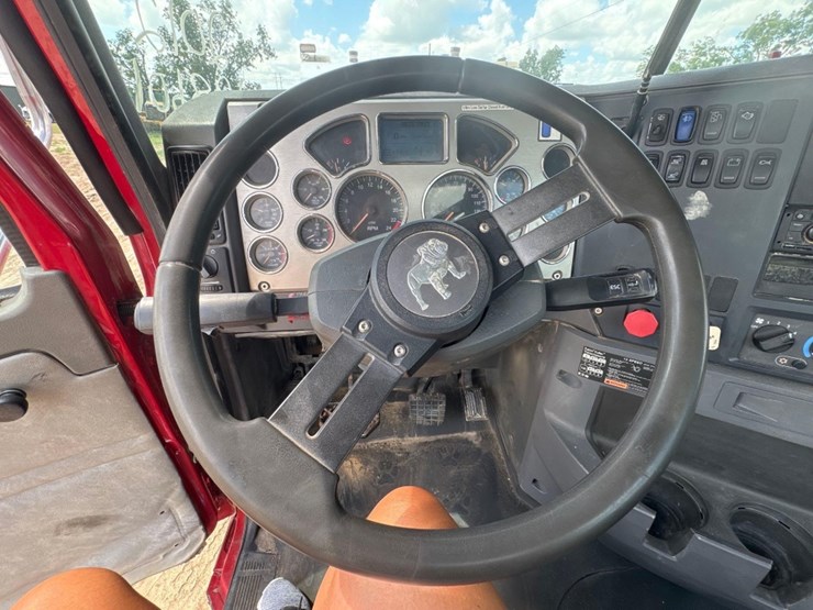 2012-mack-ch613-image-35