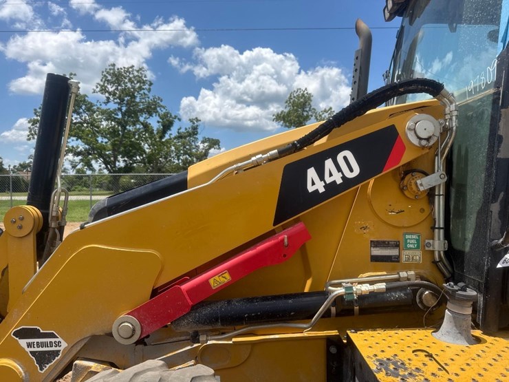 2019-caterpillar-440-image-20