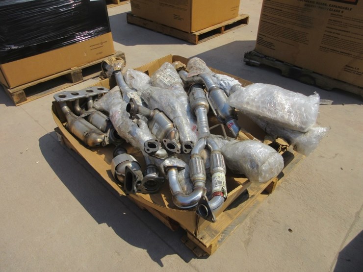 lot-of-misc-catalytic-converters-&-exhaust-parts-image-4